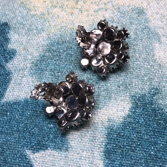 VINTAGE RHINESTONE CLIP EARRINGS - Picture 6 of 13